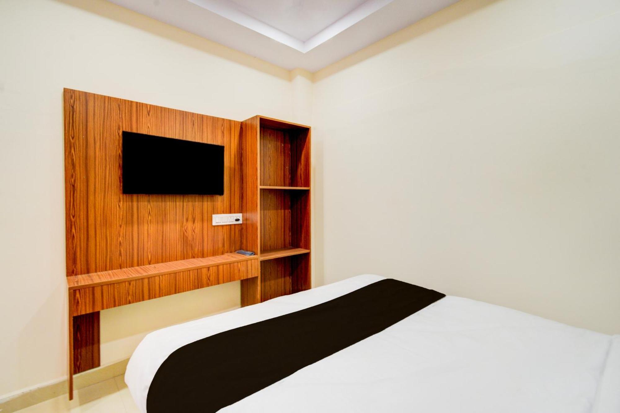 Hotel O D N Groups Sururnagar Buitenkant foto