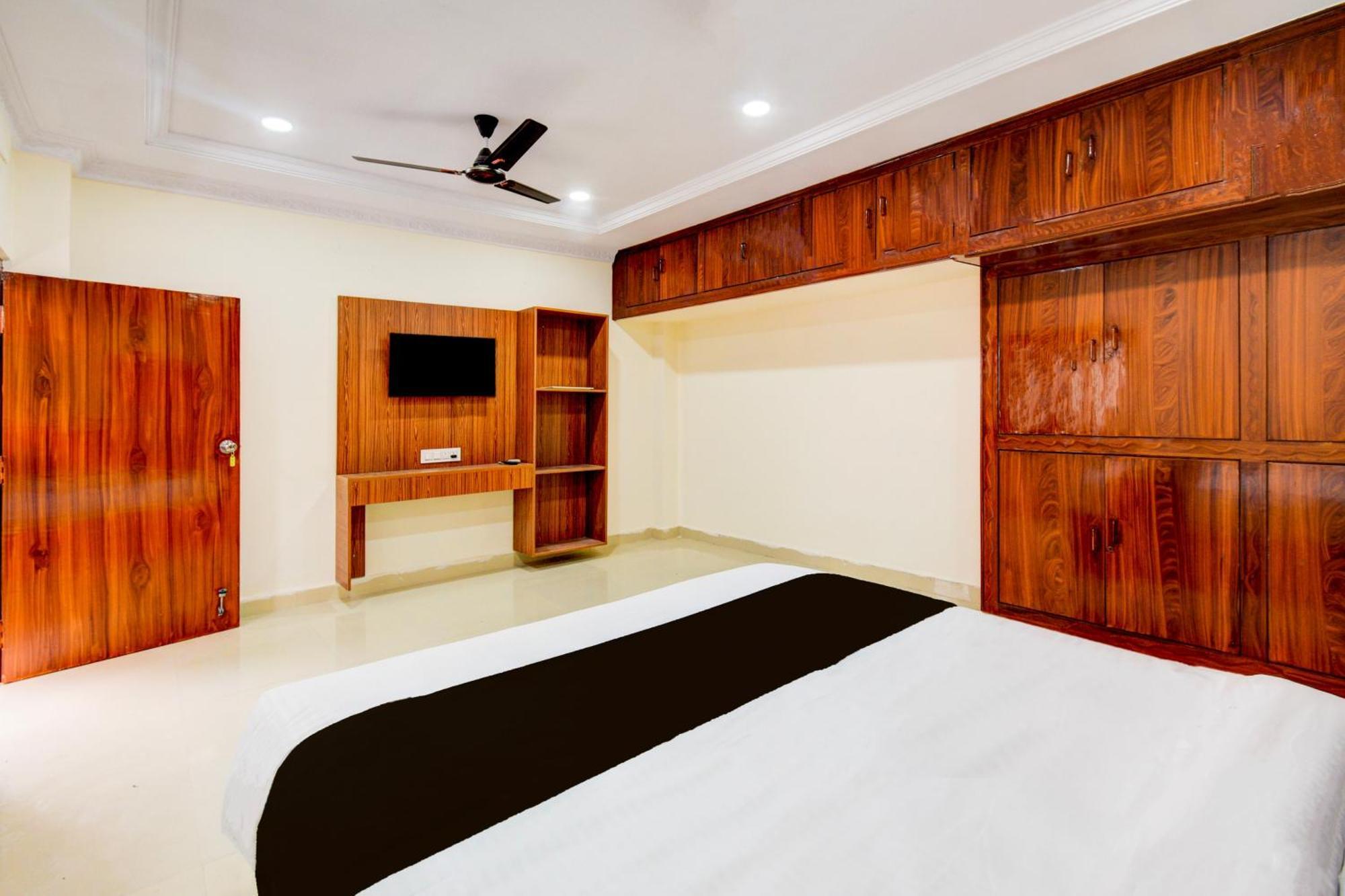 Hotel O D N Groups Sururnagar Buitenkant foto