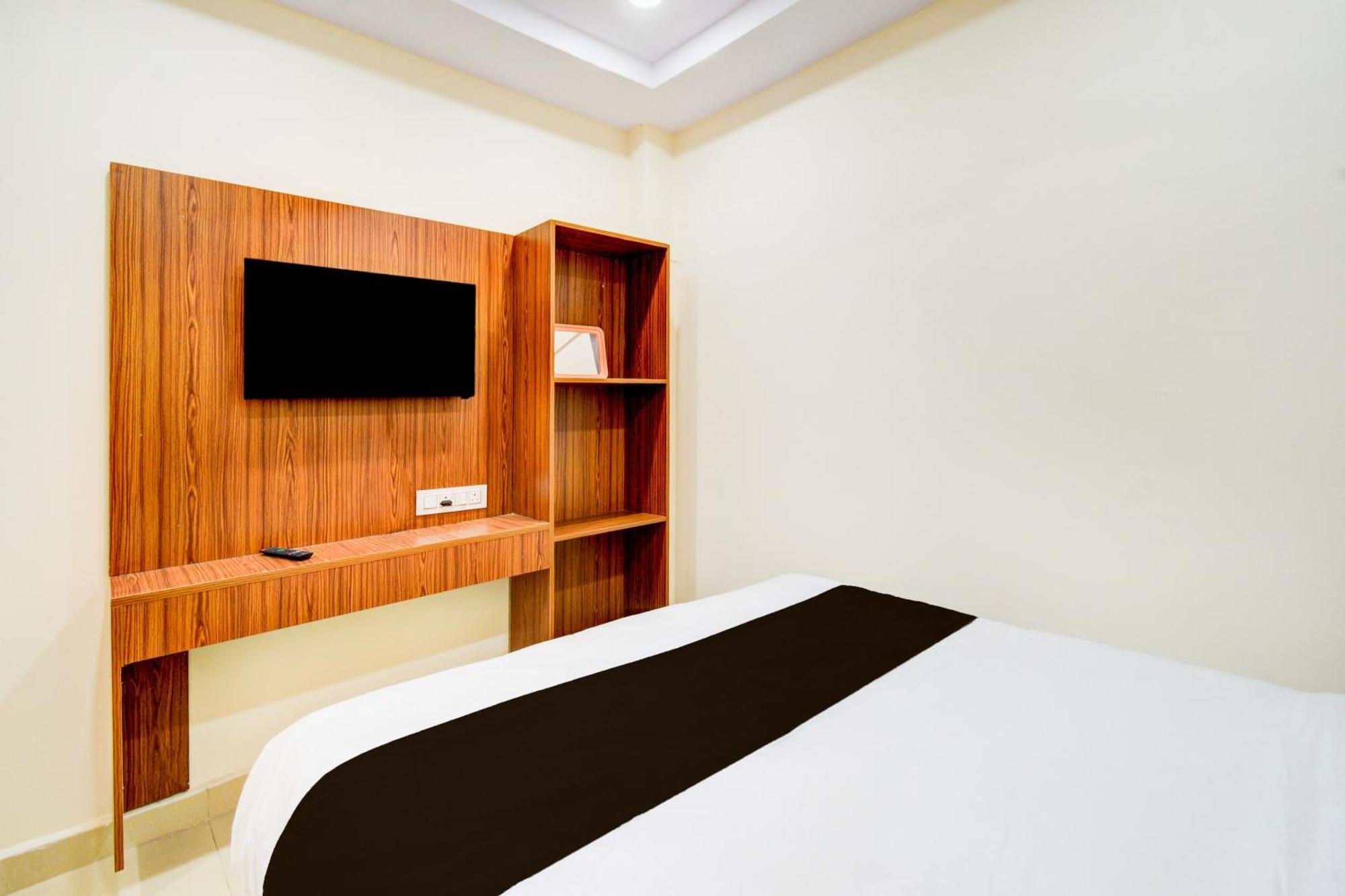 Hotel O D N Groups Sururnagar Buitenkant foto